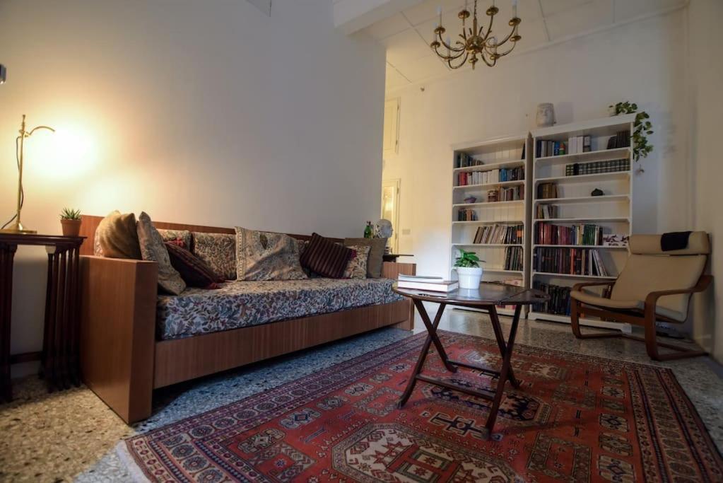 Cozy Apartment With Private Garden - City Center - Флоренция Экстерьер фото