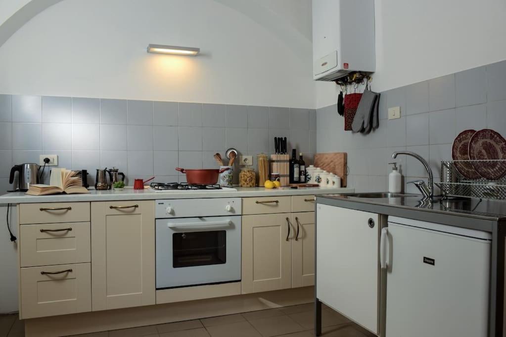 Cozy Apartment With Private Garden - City Center - Флоренция Экстерьер фото