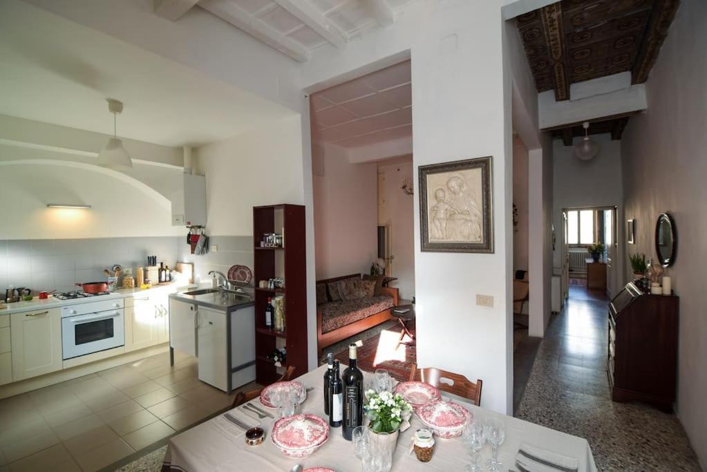 Cozy Apartment With Private Garden - City Center - Флоренция Экстерьер фото
