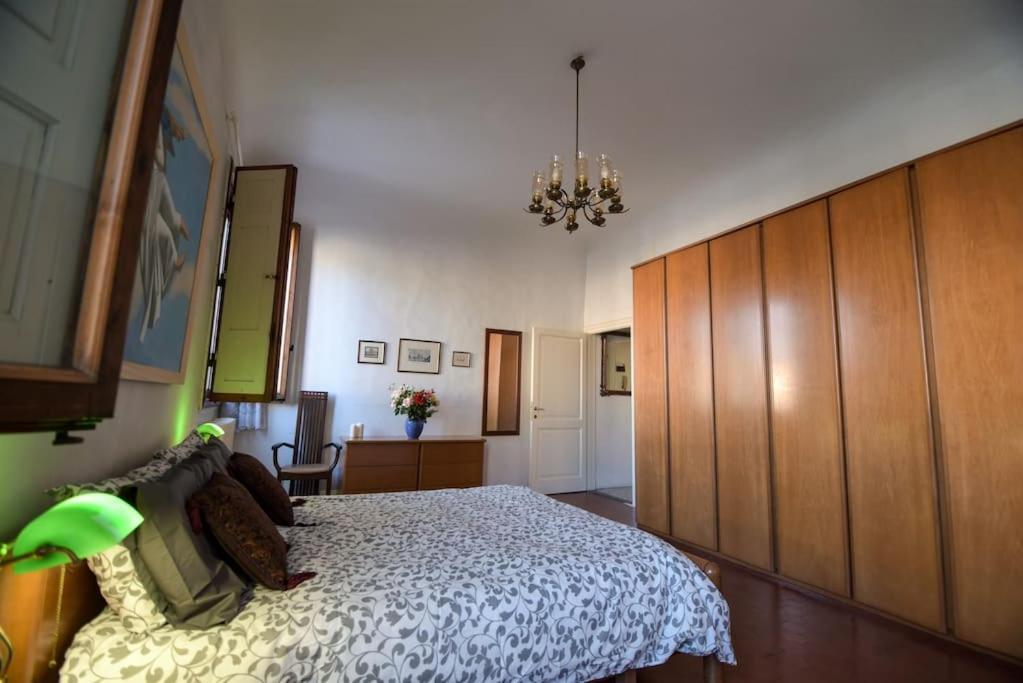 Cozy Apartment With Private Garden - City Center - Флоренция Экстерьер фото